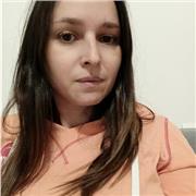 Docente impartisce lezioni di matematica e italiano e discipline per bambini della scuola primaria